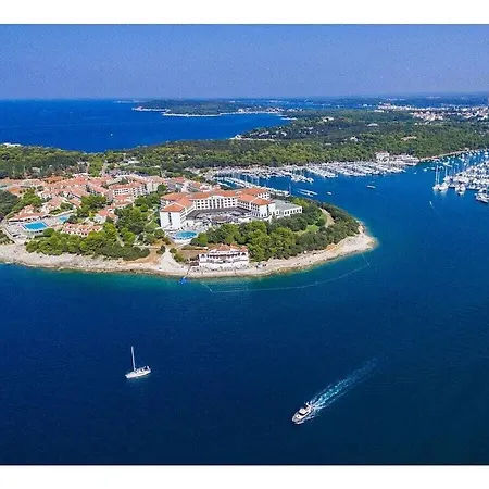 Maxima 2km Beach Pola