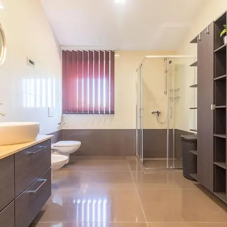 Maxima 2km Beach Villa